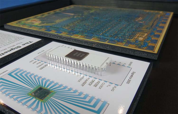 Signetics Computer Chip Signetics 2650 - The Mini Microprocessor - Powered Early Video Console ...